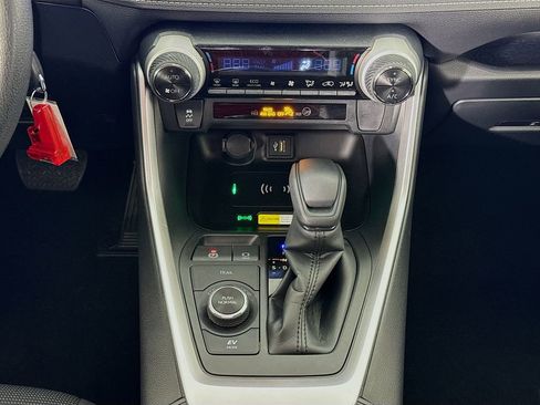 Used 2025 Toyota RAV4 LE image 35