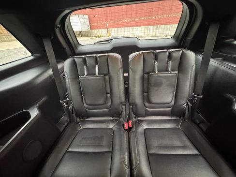Used 2017 Ford Explorer XLT w/ Equipment Group 202A AWD/4WD image 11