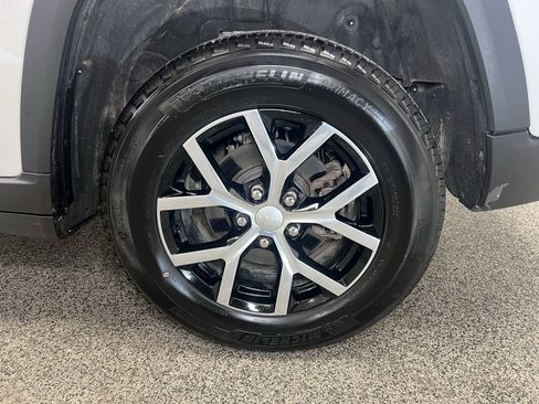 Used 2024 Jeep Grand Cherokee Limited image 22