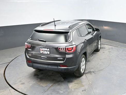 Used 2018 Jeep Compass Latitude FWD image 38