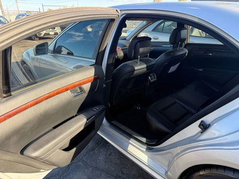 Used 2010 Mercedes-Benz S 550 w/ Sport Pkg image 12
