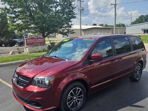 Used 2017 Dodge Grand Caravan SE FWD image 1