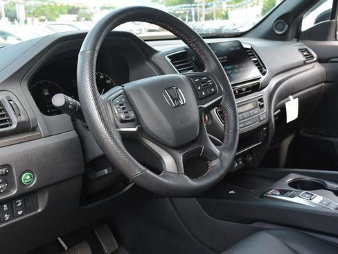Used 2025 Honda Ridgeline TrailSport image 8