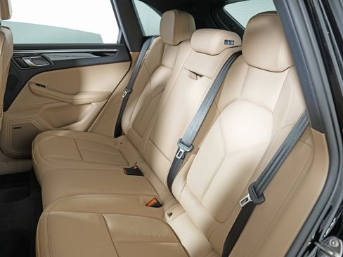 New 2026 Porsche Macan image 32