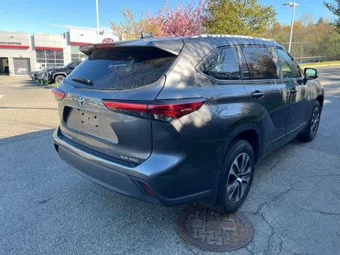 Used 2023 Toyota Highlander XLE image 4