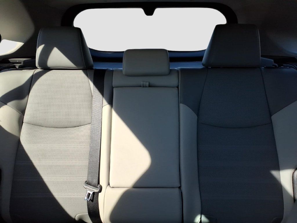Used 2022 Toyota RAV4 Limited AWD/4WD image 18