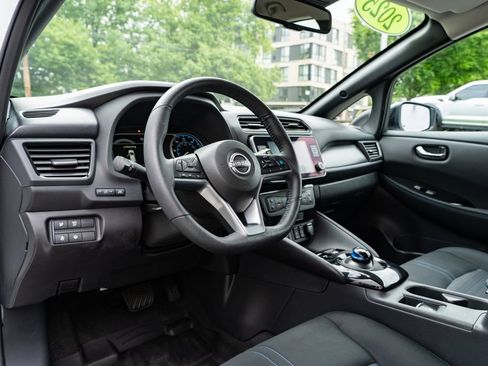 Certified 2025 Nissan Leaf SV Plus FWD image 22