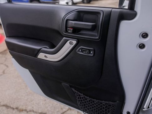 Used 2016 Jeep Wrangler Unlimited Sahara w/ Connectivity Group image 20