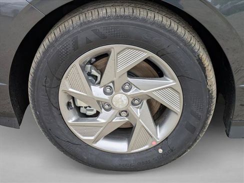 New 2025 Hyundai Sonata SE FWD image 9