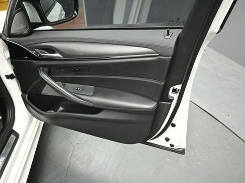 Used 2022 BMW M5 w/ Executive Package image 29