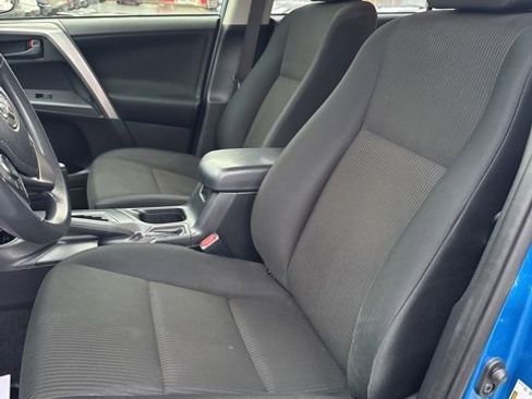 Used 2018 Toyota RAV4 LE image 8