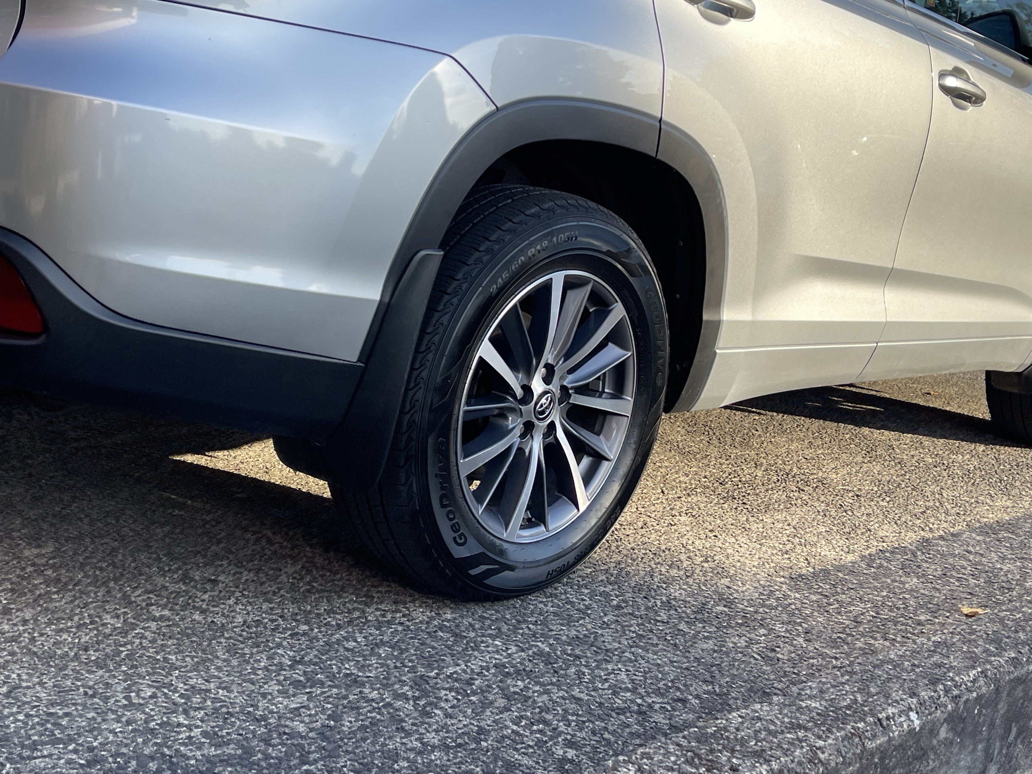 Certified 2018 Toyota Highlander XLE AWD/4WD image 9