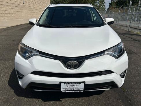 Used 2018 Toyota RAV4 XLE w/ Carpet Mat Package FWD image 2