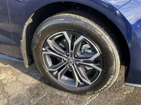 Used 2025 Toyota Sienna Platinum image 38