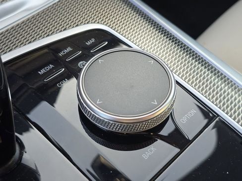 Used 2022 BMW X5 xDrive40i w/ M Sport Package image 29