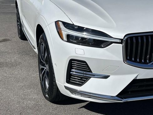 Used 2023 Volvo XC60 B5 Plus image 11