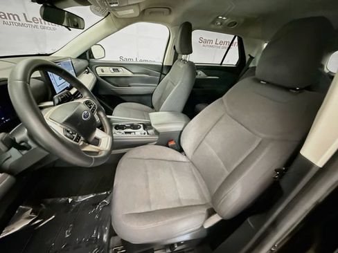 Used 2025 Ford Explorer Active AWD/4WD image 21