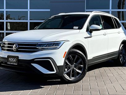 Used 2022 Volkswagen Tiguan SE w/ Panoramic Sunroof Package