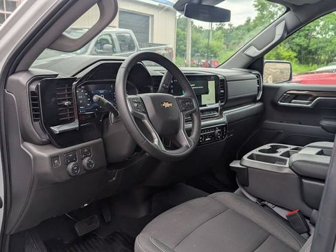 Used 2024 Chevrolet Silverado 1500 LT AWD/4WD image 6