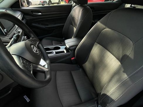 Used 2024 Nissan Altima 2.5 SV image 22