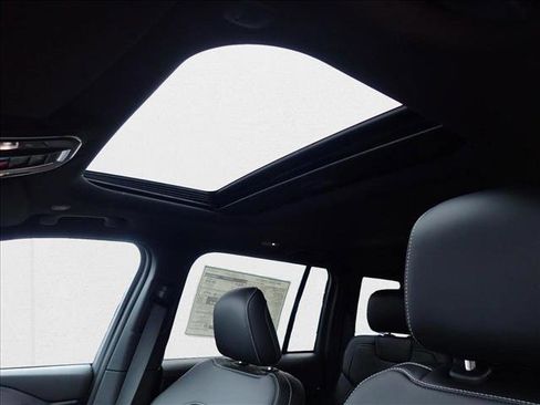 New 2025 Jeep Grand Cherokee Altitude image 14