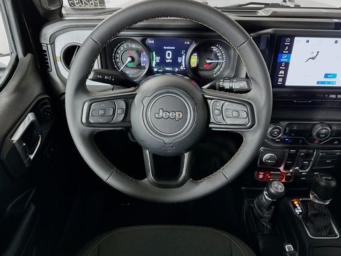 Used 2024 Jeep Wrangler Unlimited AWD/4WD image 5