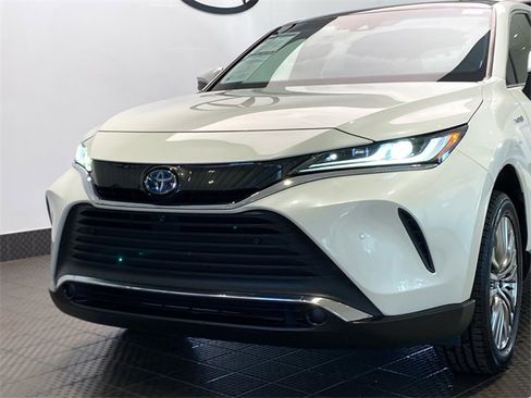 Used 2021 Toyota Venza Limited image 7