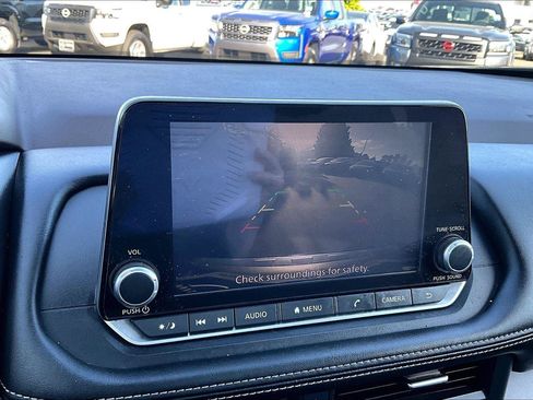 Used 2023 Nissan Rogue SV AWD/4WD image 15