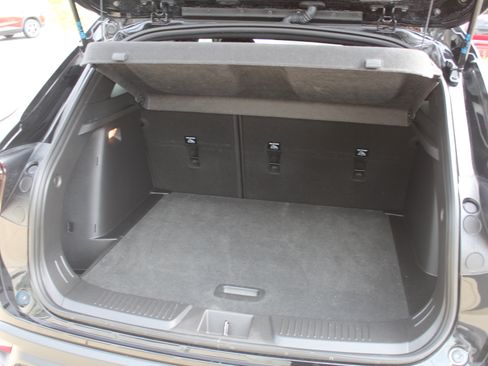 Used 2025 Chevrolet Trax RS FWD image 29