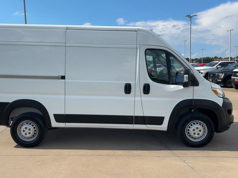 Used 2025 RAM ProMaster 2500 w/ Convenience Group FWD image 2