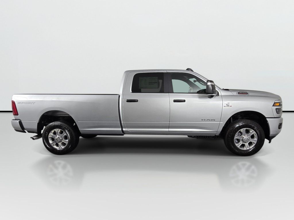 New 2026 RAM 3500 Big Horn AWD/4WD image 3