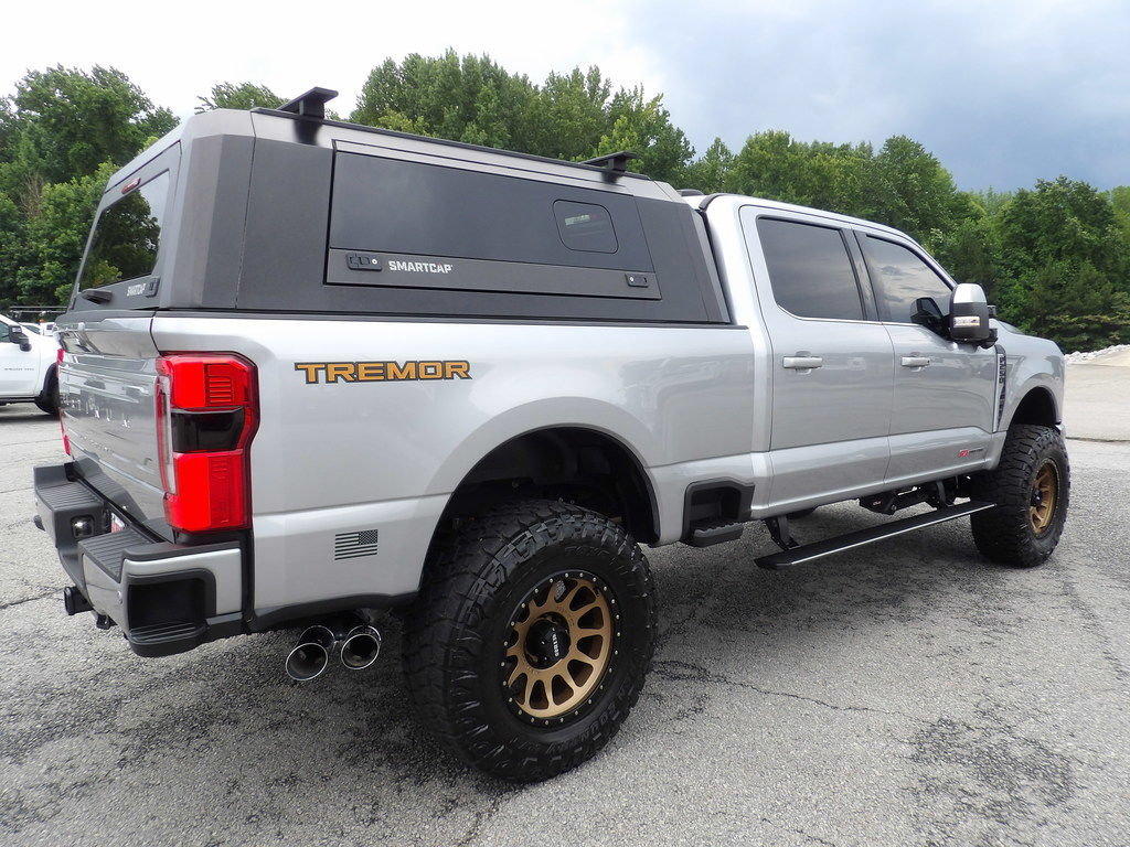 Used 2023 Ford F250 Platinum w/ Tremor Off-Road Package AWD/4WD image 8
