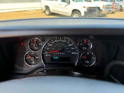 Used 2023 GMC Savana 2500 w/ Driver Convenience Package image 13