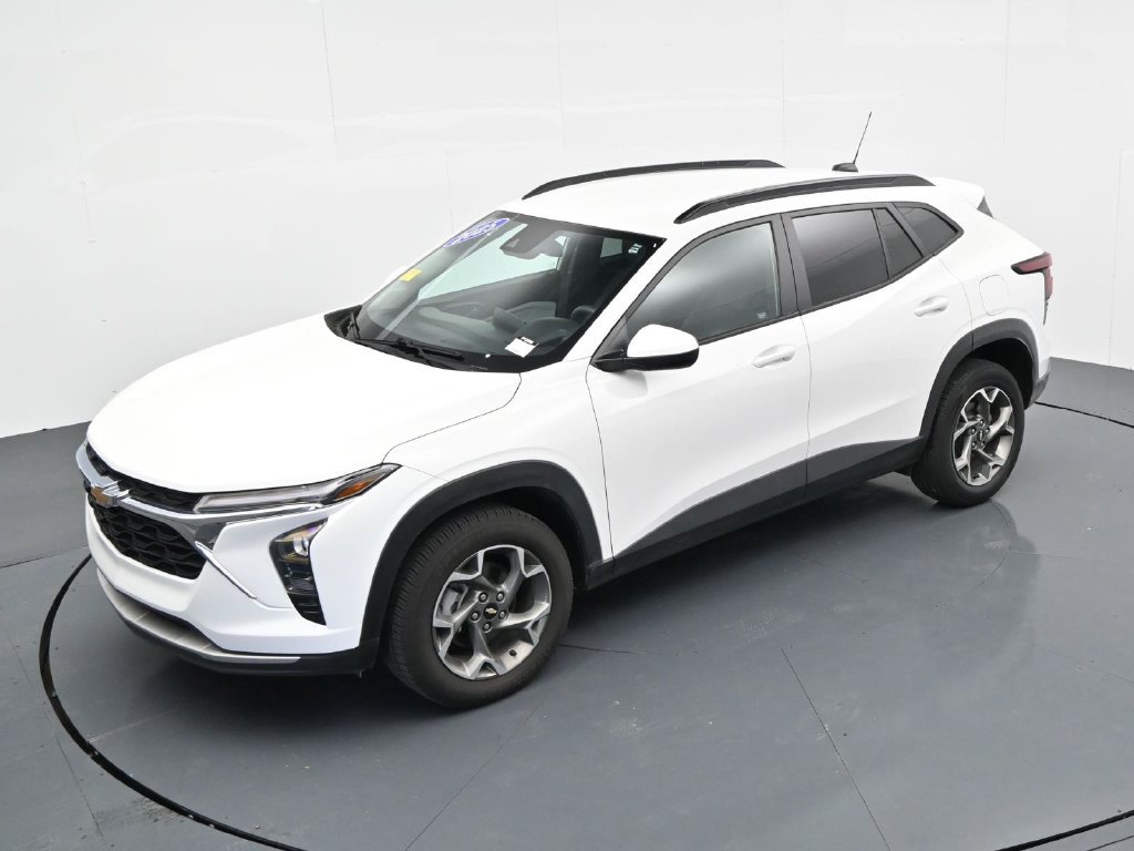 Used 2025 Chevrolet Trax LT FWD image 17