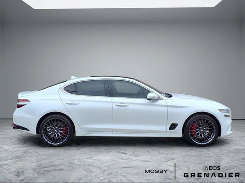 Used 2022 Genesis G70 3.3T Launch Edition RWD image 8
