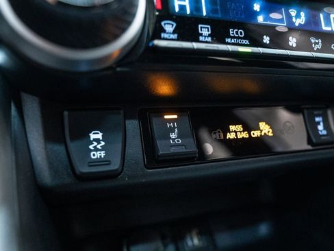 Used 2024 Toyota RAV4 SE w/ Weather & Moonroof Package image 27