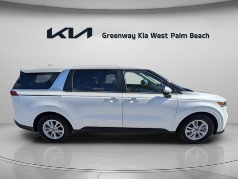 Used 2023 Kia Carnival LX FWD image 8