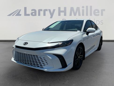 Used 2026 Toyota Camry XSE FWD image 1