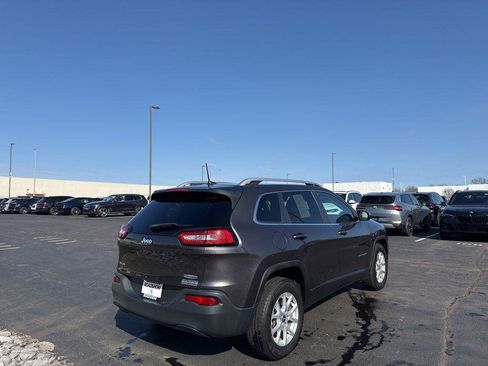 Used 2017 Jeep Cherokee Latitude w/ Cold Weather Group AWD/4WD image 5