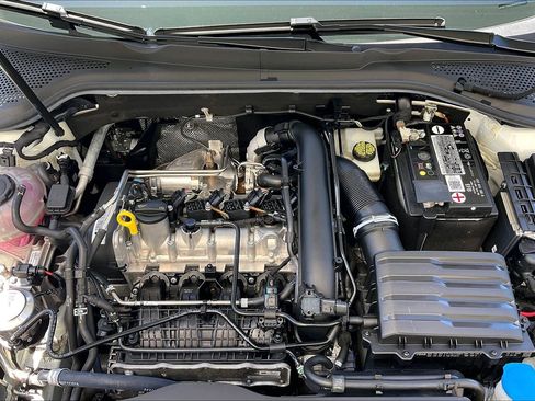 Certified 2021 Volkswagen Golf 4-Door FWD image 9