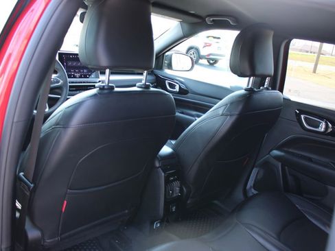 Used 2025 Jeep Compass Trailhawk image 24