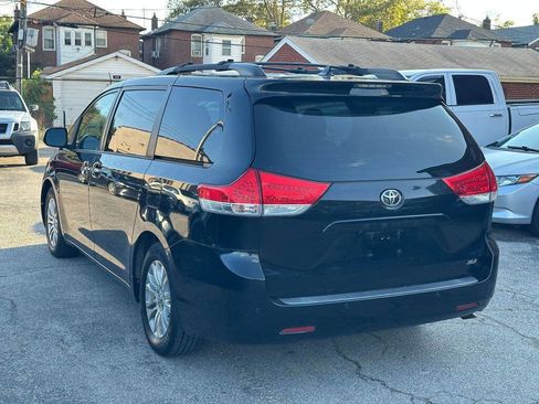 Used 2011 Toyota Sienna XLE image 7