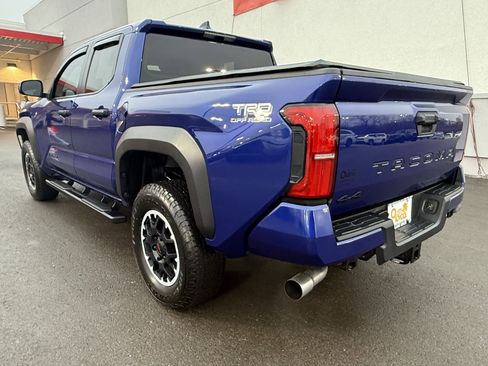 Used 2024 Toyota Tacoma TRD Off-Road image 9