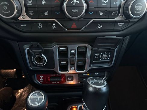 Used 2018 Jeep Wrangler Unlimited Rubicon AWD/4WD image 39