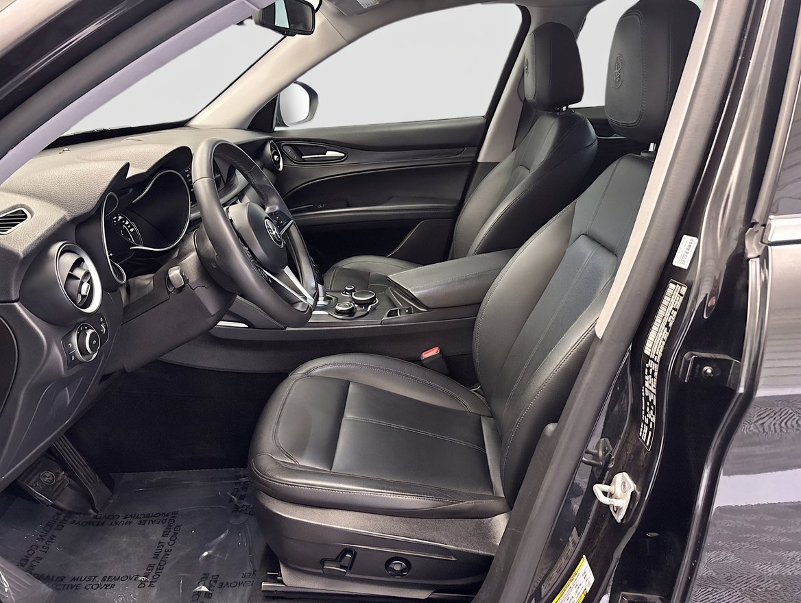 Used 2018 Alfa Romeo Stelvio AWD image 11
