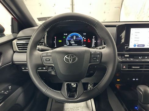 Used 2025 Toyota Camry SE image 18