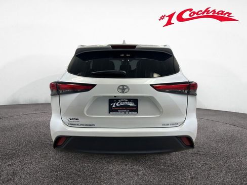Used 2023 Toyota Highlander XLE image 24