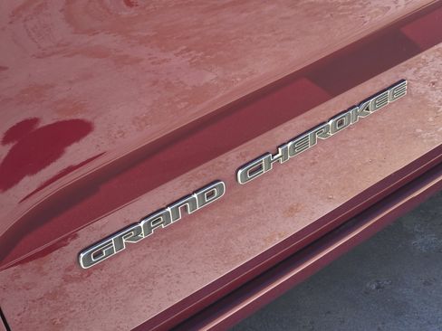 Used 2018 Jeep Grand Cherokee Overland image 12