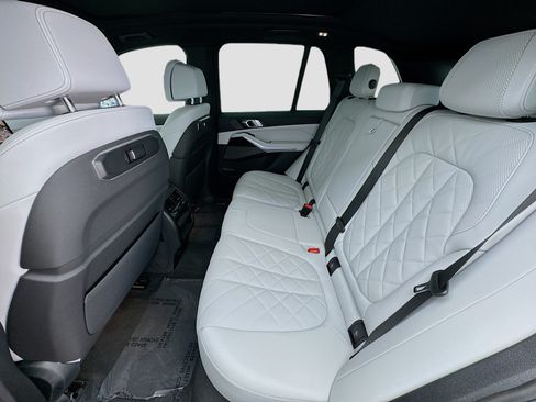 Used 2025 BMW X5 sDrive40i RWD image 16
