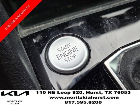 Used 2024 Volkswagen Taos SE w/ Panoramic Sunroof Package FWD image 23